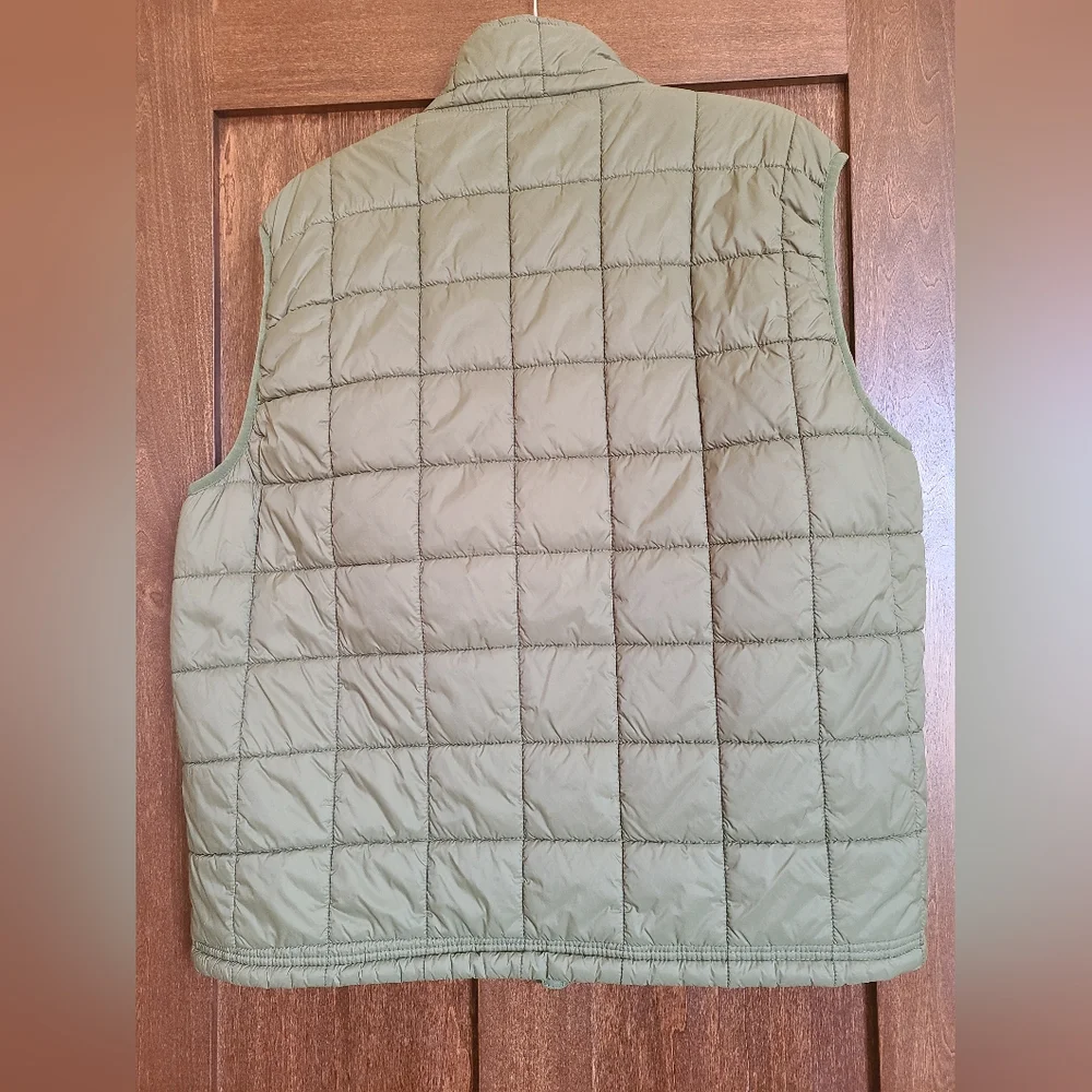 St John's Bay Men's Green Vest - Picture 6 of 7